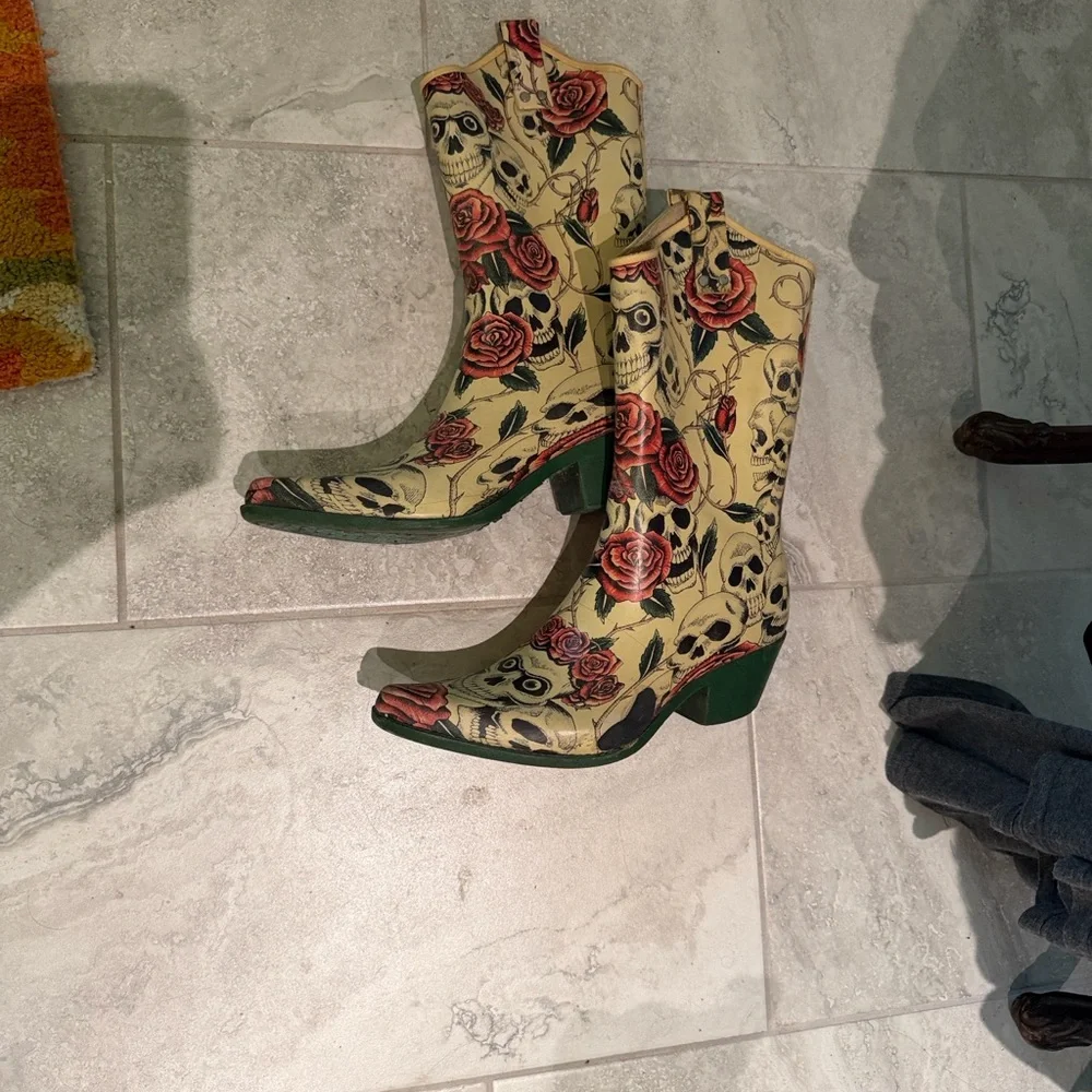 Nomad Red Rose Skull Heeled Boots - Picture 2 of 4